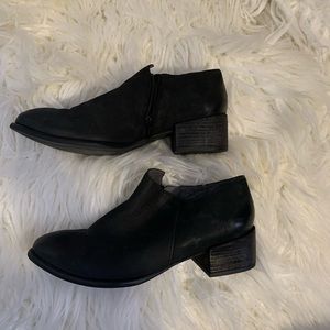 Seychelles black leather ankle boot with short heel. Size 7